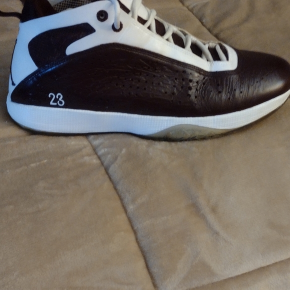 Jordan's 2012 Custom painted Sz 13 - Picture 3 of 6
